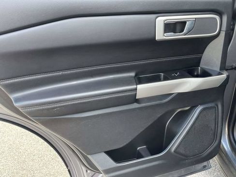 Used 2022 Ford Explorer XLT RWD image 8