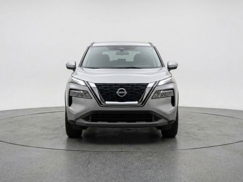 Used 2025 Nissan Rogue SV image 2