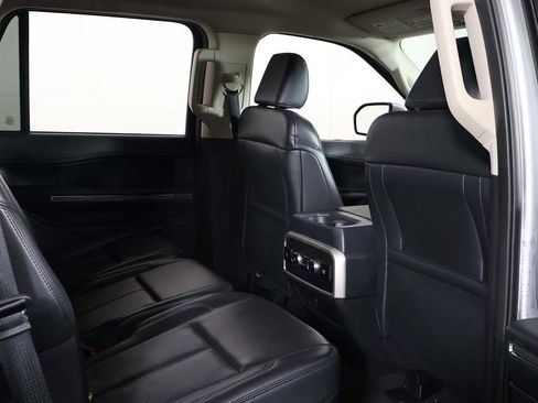 Used 2024 Ford Expedition XLT image 30