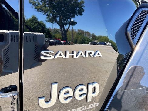 Used 2023 Jeep Wrangler Unlimited Sahara w/ Cold Weather Group AWD/4WD image 26