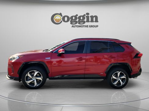 Used 2021 Toyota RAV4 SE w/ Weather & Moonroof Package AWD/4WD image 2