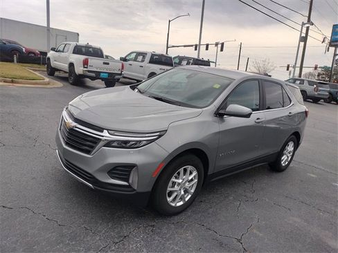 Used 2023 Chevrolet Equinox LT image 3