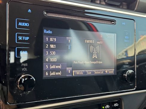 Used 2019 Toyota Corolla LE FWD image 17