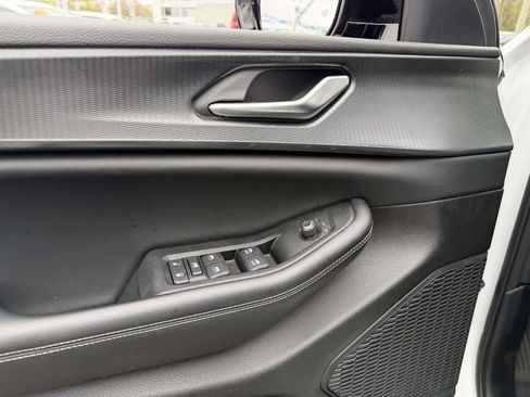 Used 2023 Jeep Grand Cherokee L Laredo AWD/4WD image 25