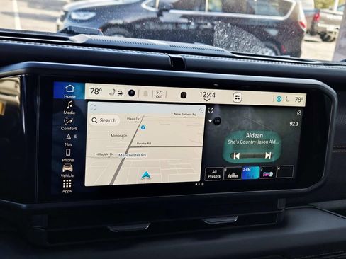 New 2026 Jeep Wrangler Unlimited Rubicon w/ Technology Group image 24