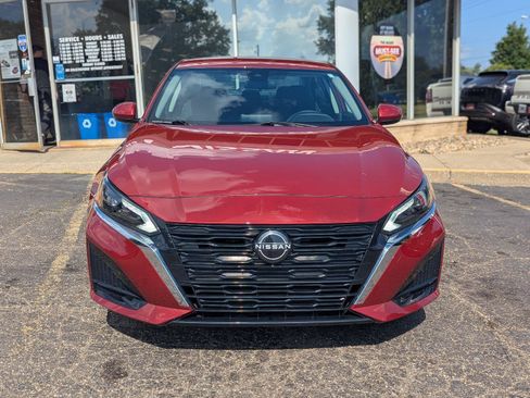 Used 2023 Nissan Altima 2.5 SV AWD/4WD image 2