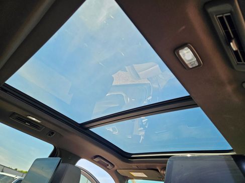 Used 2023 Chevrolet Tahoe Z71 w/ Luxury Package image 31