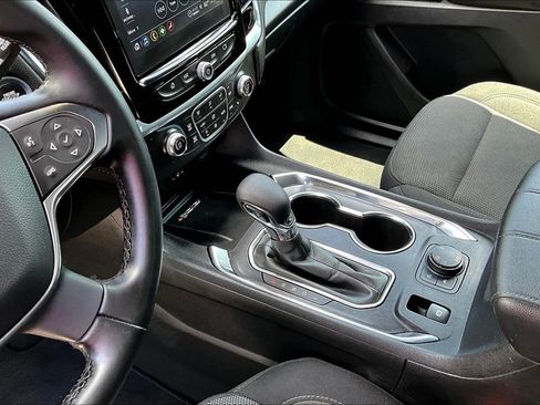 Used 2023 Chevrolet Traverse LT image 19