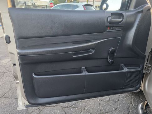 Used 2004 Dodge Dakota SXT w/ Tire & Handling Group RWD image 14
