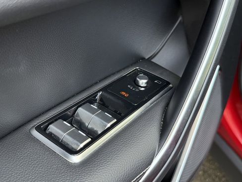 Used 2025 Jaguar F-PACE R-Dynamic S image 11