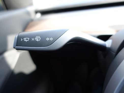 Used 2022 Tesla Model Y Performance AWD/4WD image 43