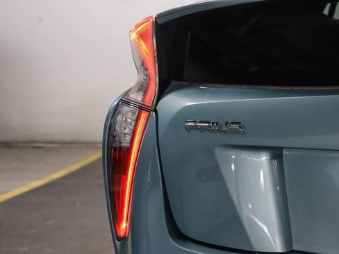 Certified 2017 Toyota Prius Two w/ Carpet Mat Package FWD image 11
