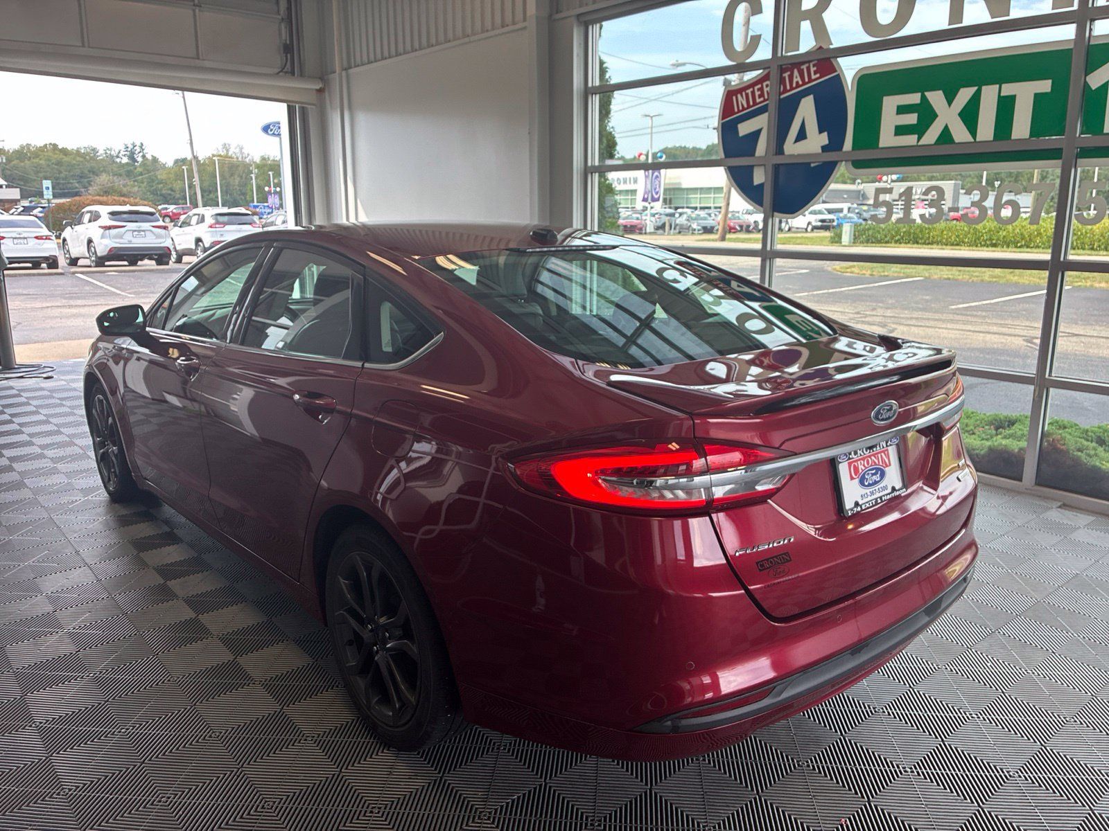 Used 2018 Ford Fusion SE w/ Equipment Group 201A FWD image 4