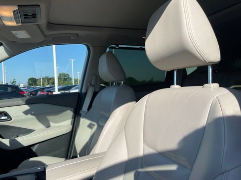 Used 2023 Nissan Rogue SL w/ SL Premium Package FWD image 16