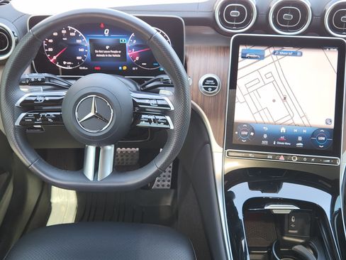 Used 2024 Mercedes-Benz GLC 300 4MATIC image 18