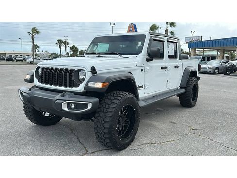 Used 2024 Jeep Gladiator Sport AWD/4WD image 2