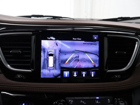 Used 2017 Chrysler Pacifica Limited FWD image 36