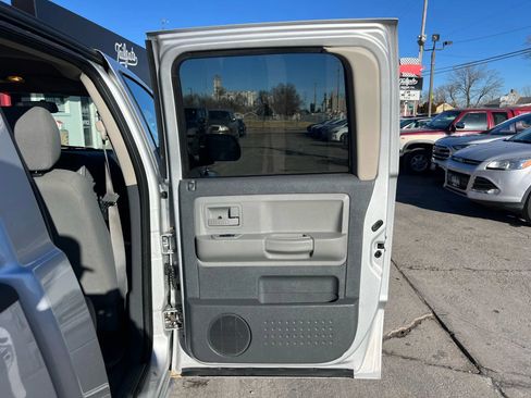Used 2006 Dodge Dakota SLT image 15