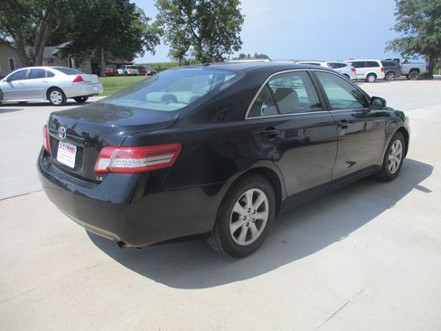 Used 2010 Toyota Camry LE FWD image 16