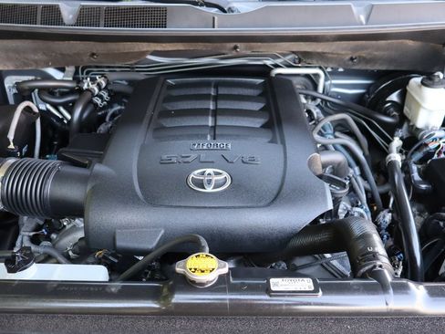 Used 2012 Toyota Sequoia SR5 w/ Premium Pkg AWD/4WD image 41
