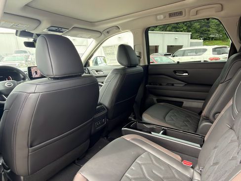 New 2026 Nissan Pathfinder Platinum FWD image 23