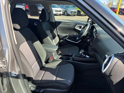 Used 2025 Kia Soul LX w/ LX Technology Package image 34