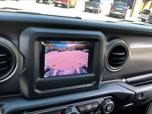 Certified 2023 Jeep Gladiator Sport AWD/4WD image 22