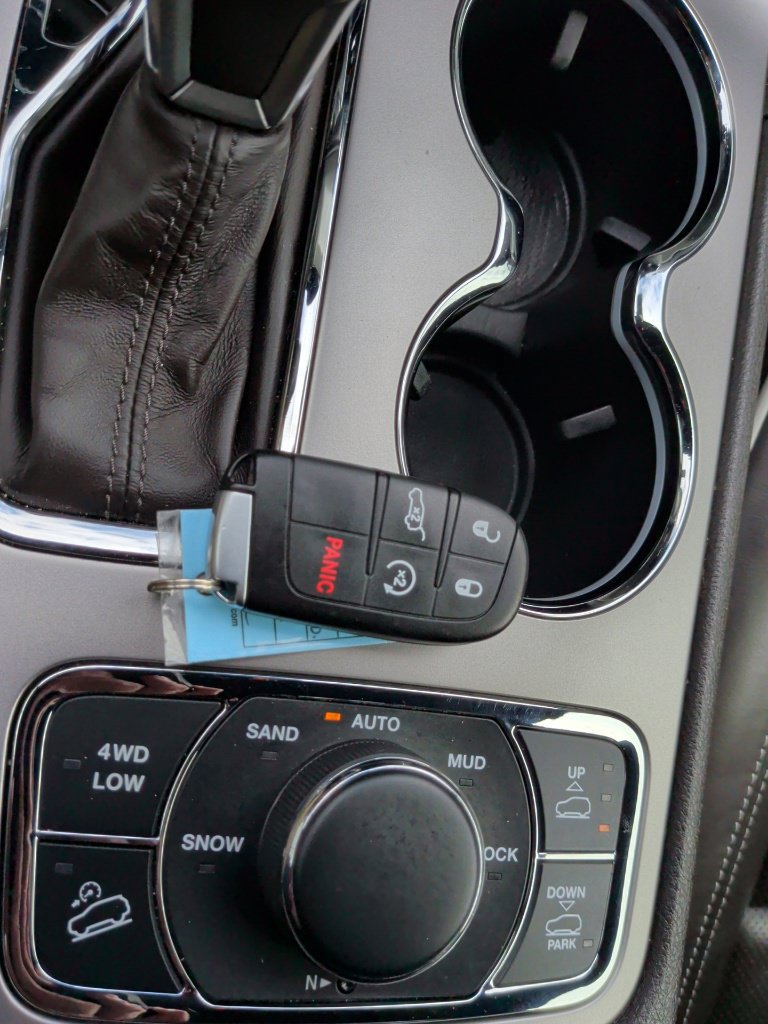 Used 2019 Jeep Grand Cherokee Overland AWD/4WD image 51