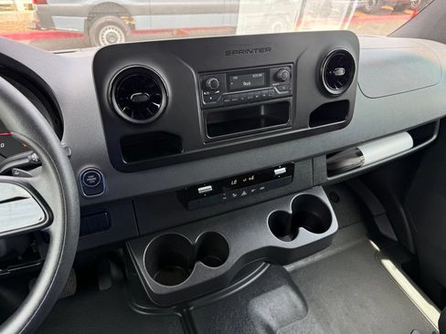 Used 2020 Mercedes-Benz Sprinter 2500 image 27