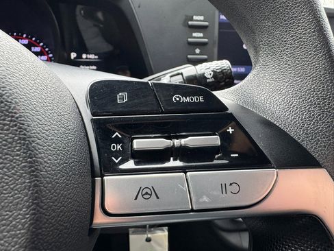 Used 2021 Hyundai Elantra SE w/ Cargo Package image 14