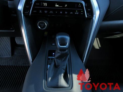 Certified 2024 Toyota Venza Limited image 23