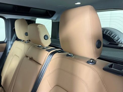 New 2026 Land Rover Defender 110 X-Dynamic SE image 23