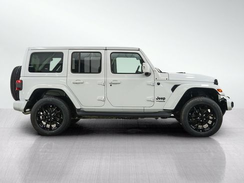 Used 2022 Jeep Wrangler Unlimited Sahara AWD/4WD image 7