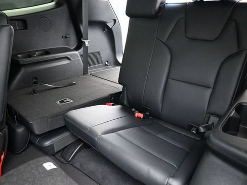 Used 2022 Kia Telluride EX w/ EX Premium Package FWD image 2