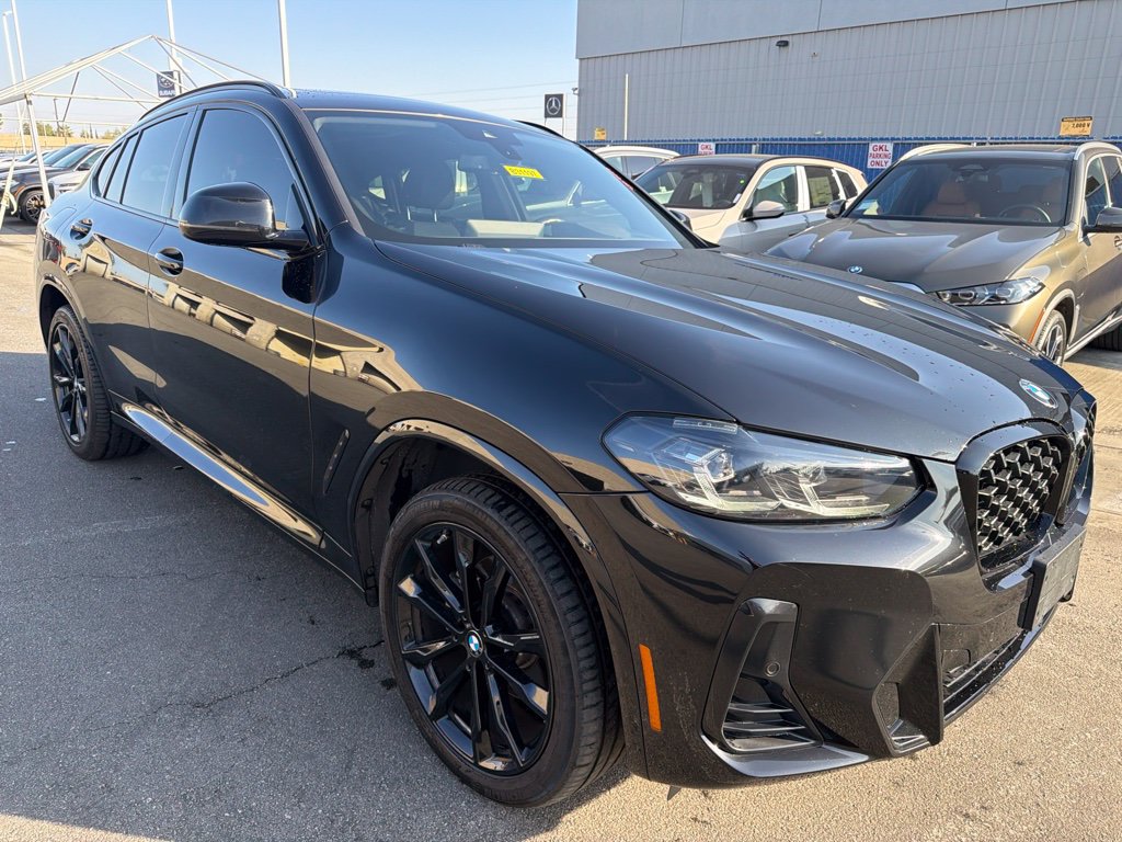 Used 2024 BMW X4 xDrive30i w/ Premium Package AWD/4WD image 2