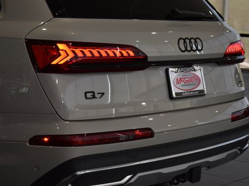 Used 2023 Audi Q7 2.0T Premium Plus w/ Premium Plus Package AWD/4WD image 9