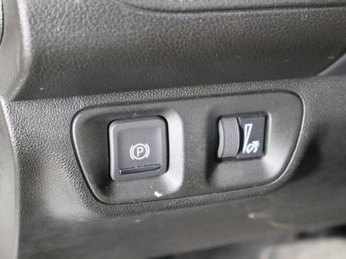 Used 2021 GMC Acadia SLT FWD image 21