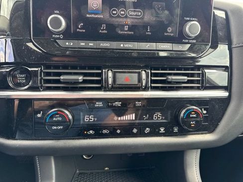 Used 2025 Nissan Pathfinder SV AWD/4WD image 31