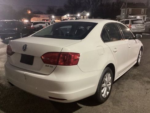 Used 2011 Volkswagen Jetta SE image 3