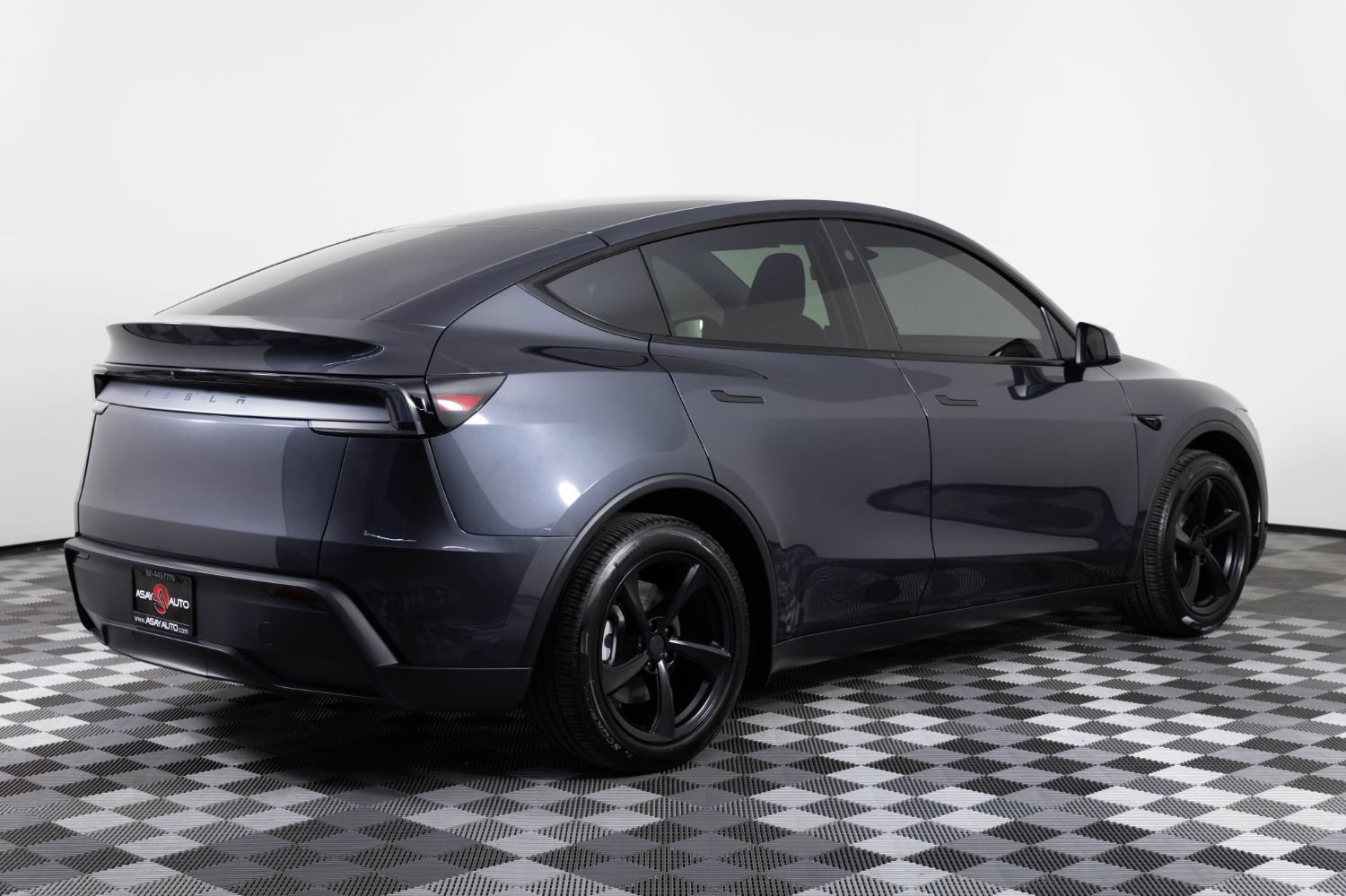 Used 2026 Tesla Model Y Long Range RWD image 8