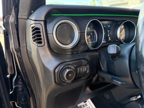 Used 2020 Jeep Wrangler Unlimited Sahara w/ Dual Top Group AWD/4WD image 14