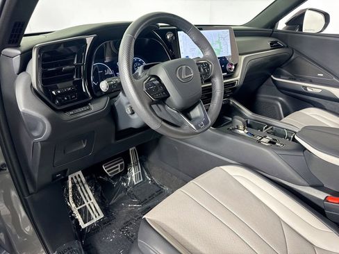 Used 2025 Lexus TX 500h AWD w/ Technology Package image 9