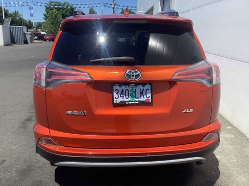 Used 2016 Toyota RAV4 XLE FWD image 5