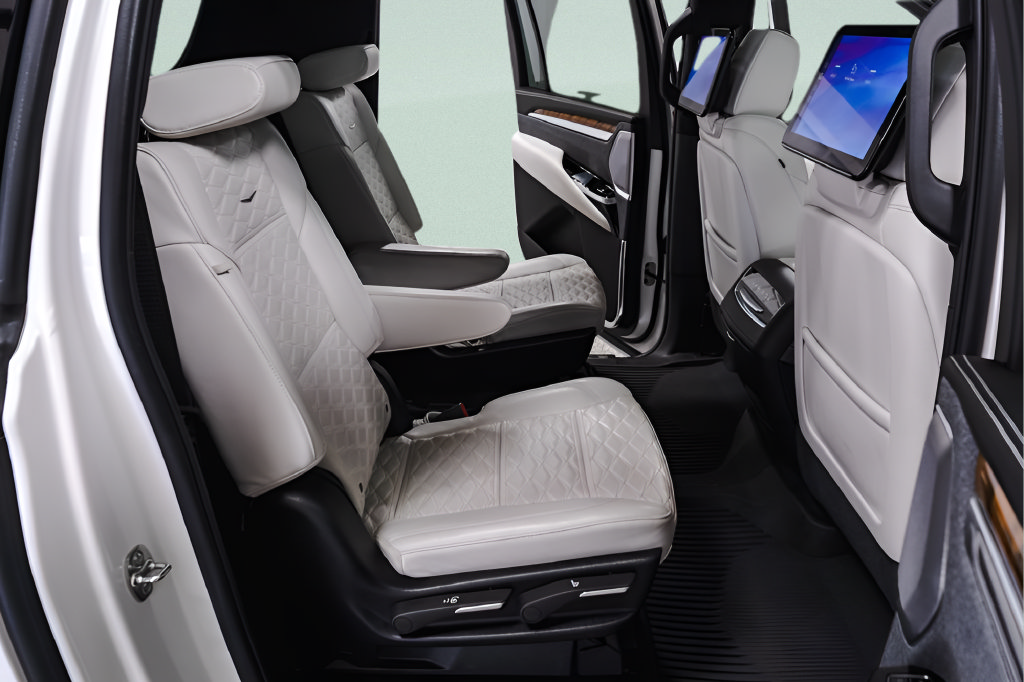 Used 2025 Cadillac Escalade ESV Sport Platinum AWD/4WD image 40