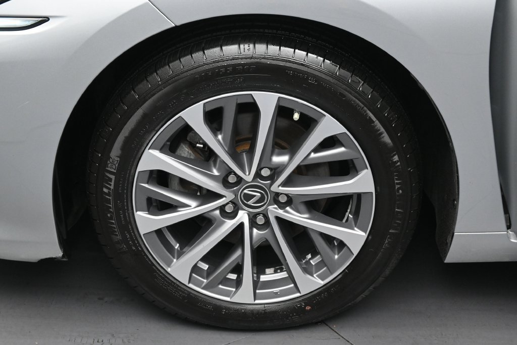 Used 2022 Lexus ES 350 w/ ES 350 Ultra Luxury Package FWD image 38
