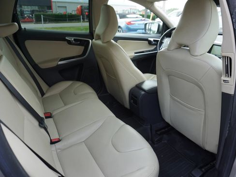 Used 2016 Volvo XC60 T5 Premier w/ Proximity Package FWD image 22