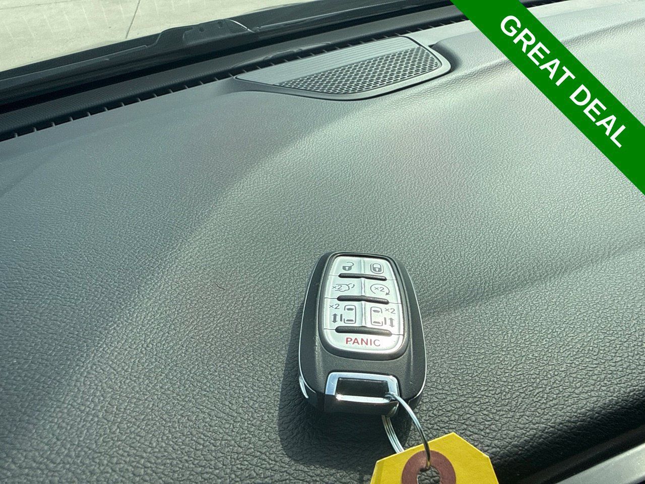 Used 2024 Chrysler Pacifica Touring-L FWD image 26