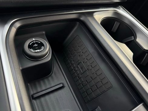 New 2025 Ford Expedition Max Platinum w/ Stealth Performance Package image 19