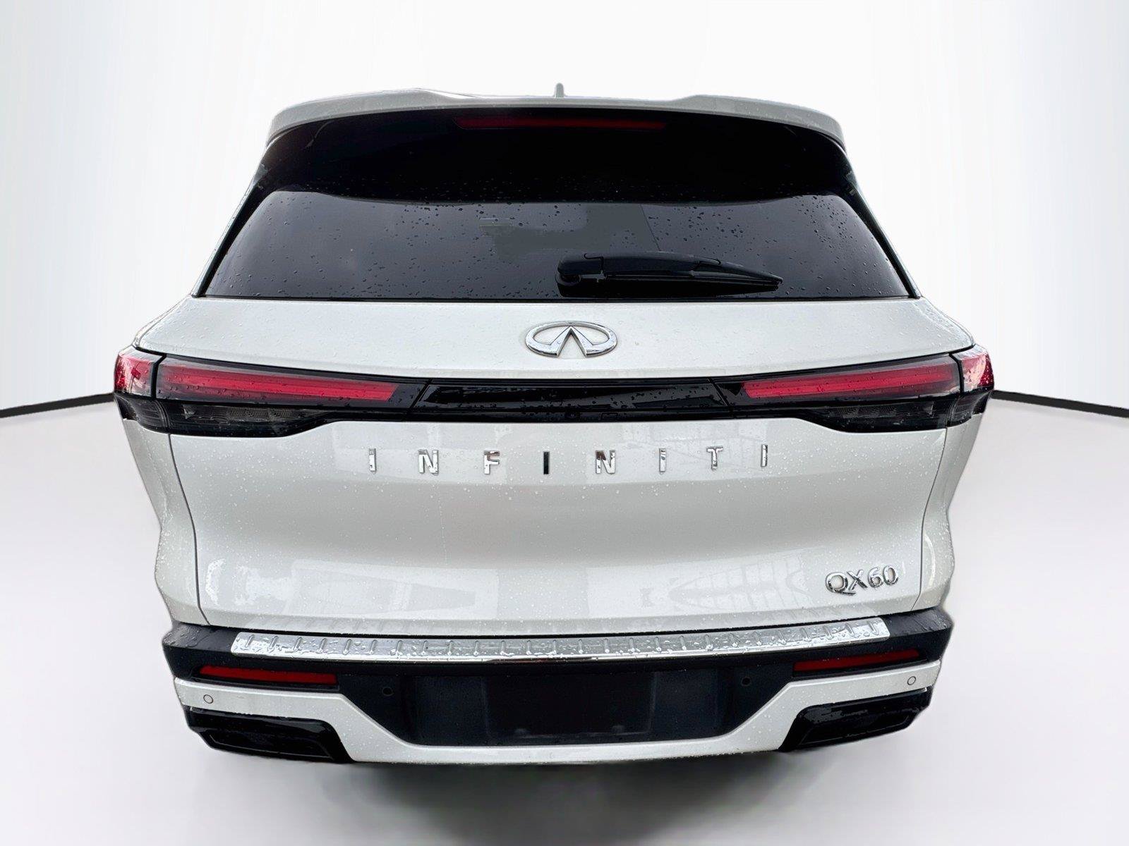Used 2023 INFINITI QX60 Luxe w/ Cargo Package FWD image 3