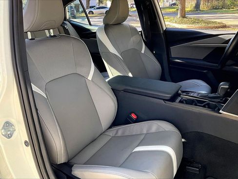 Used 2025 Toyota Camry SE image 26